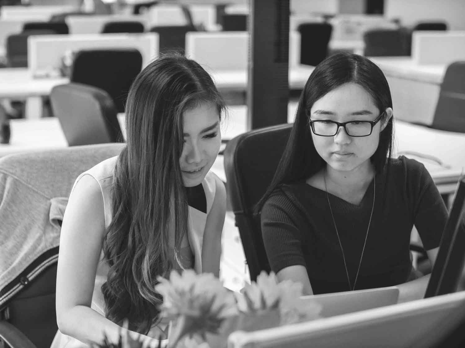 Two Chinese students studying